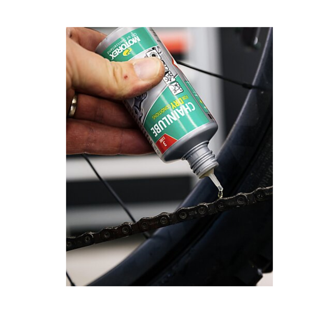 Chain Lubricant protects from dirt