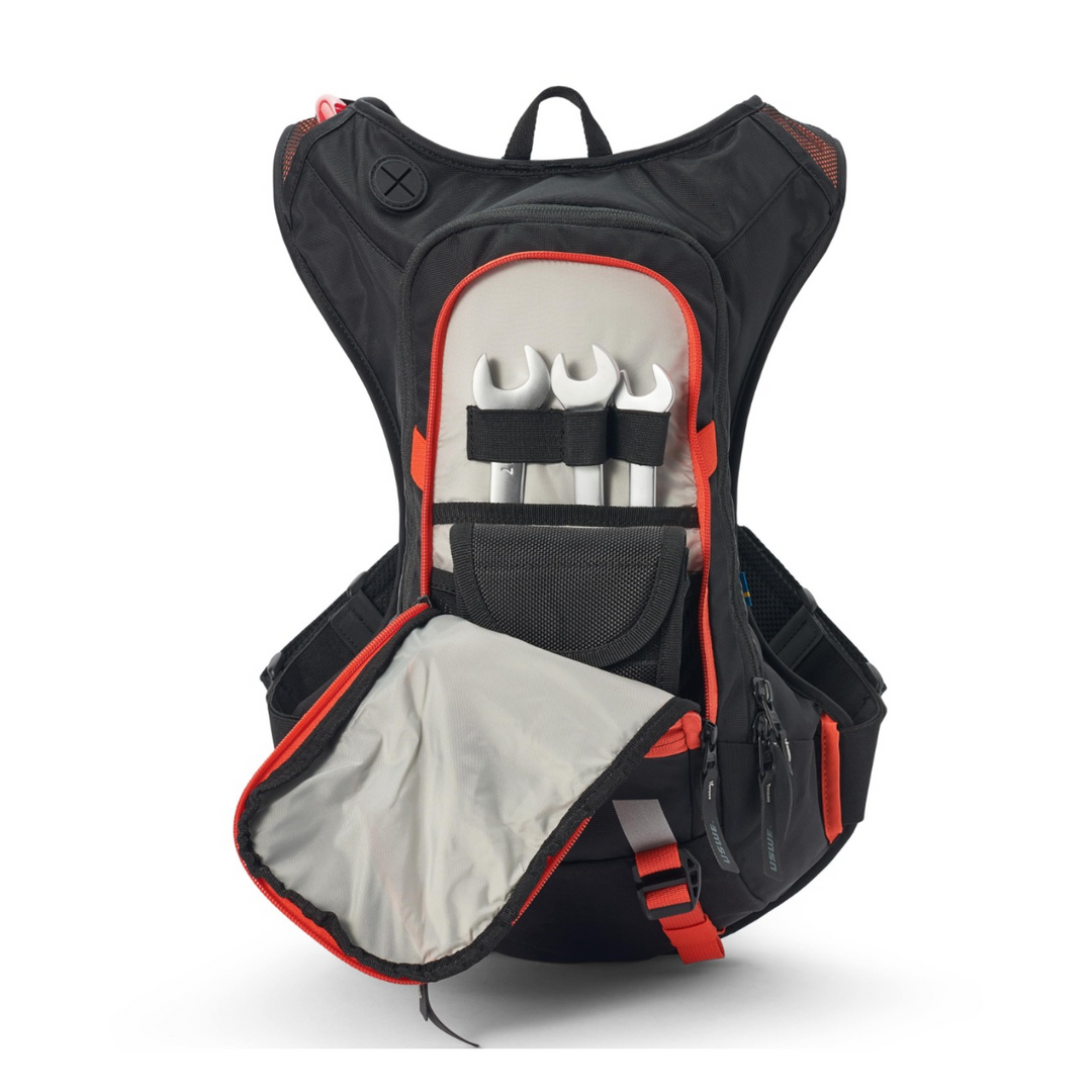 Tools pockets in hydration bag