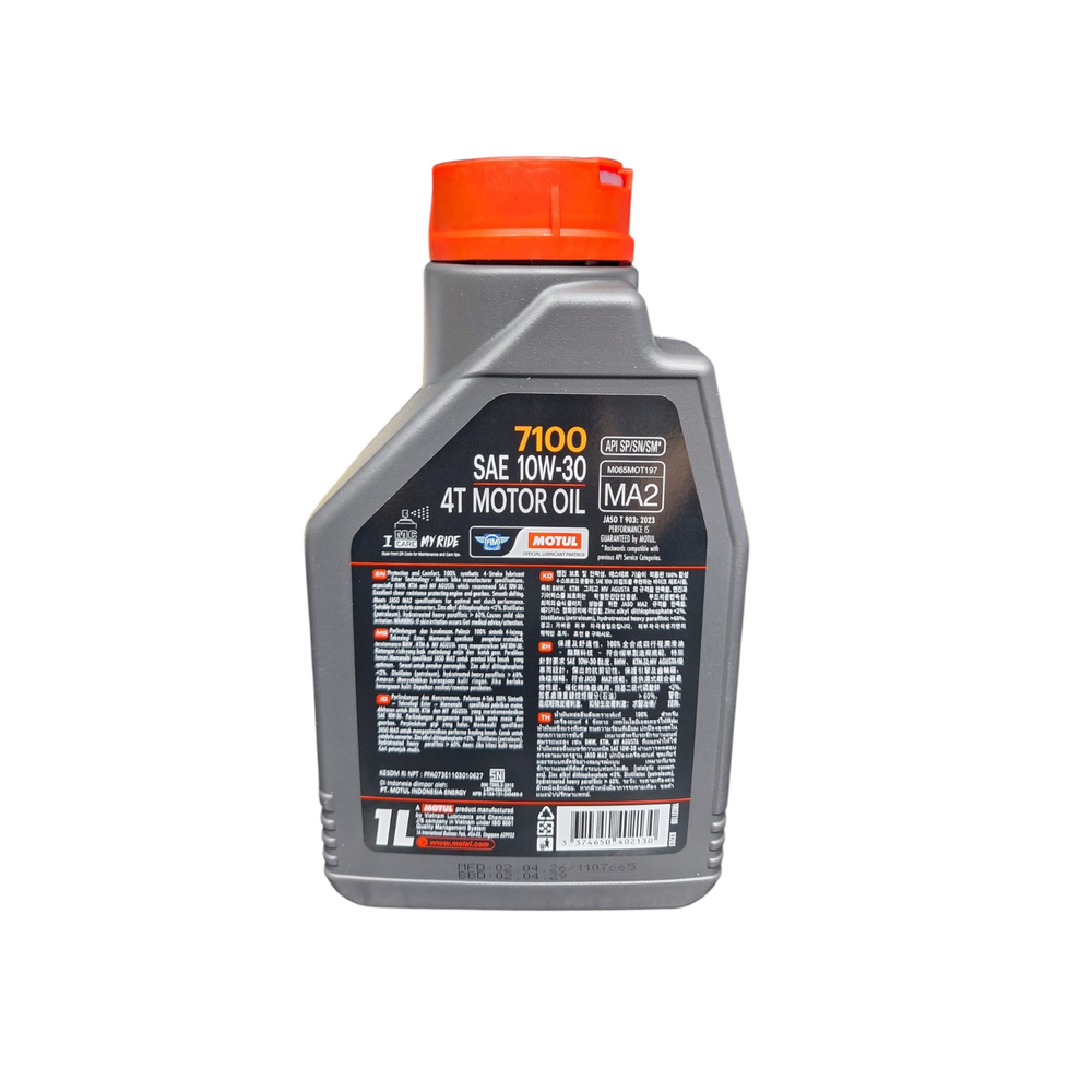 Motul 7100 10W50 4T high performance lubricant oil.